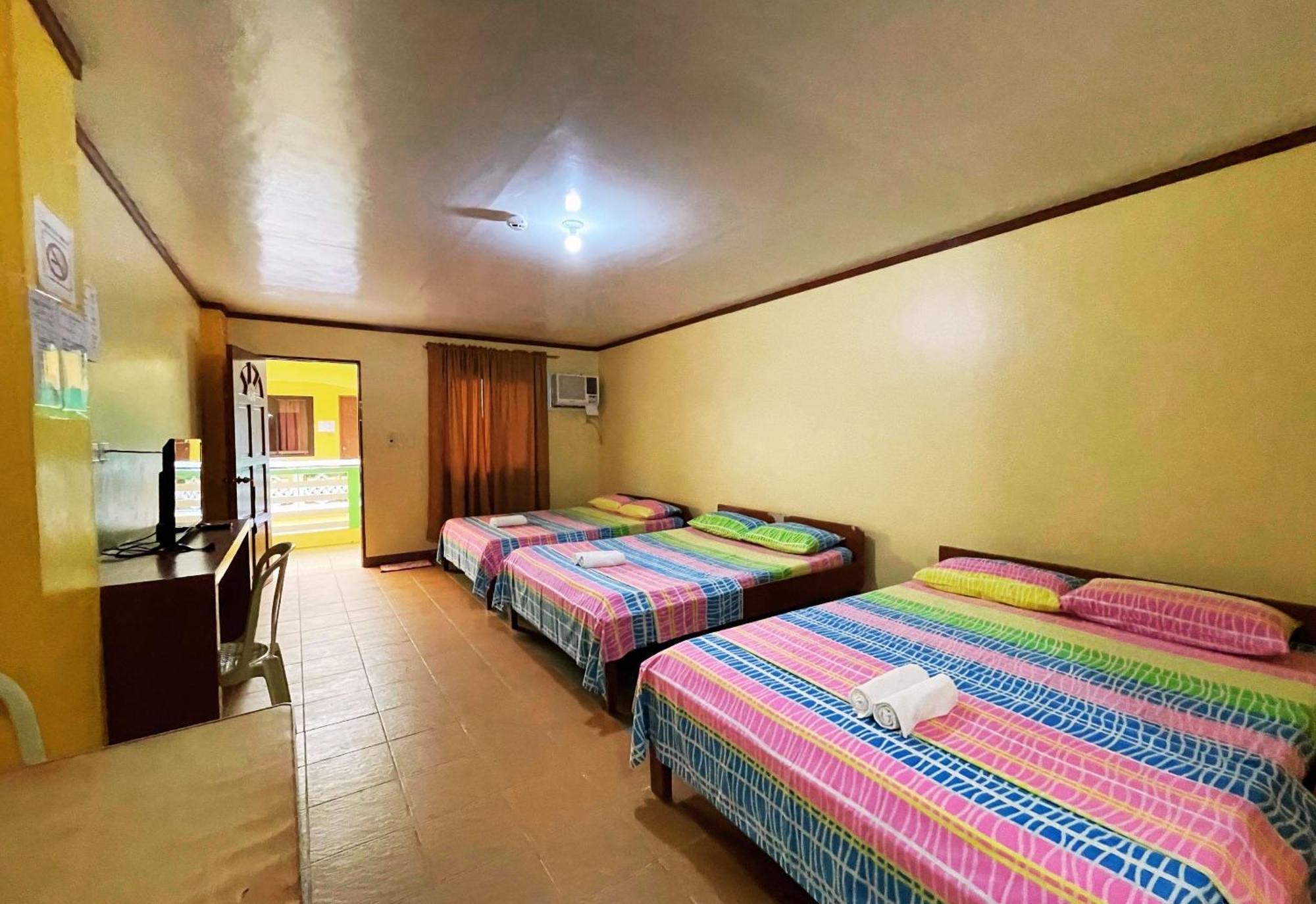 White Beach Hotel Puerto Galera Powered By Cocotel Exteriér fotografie